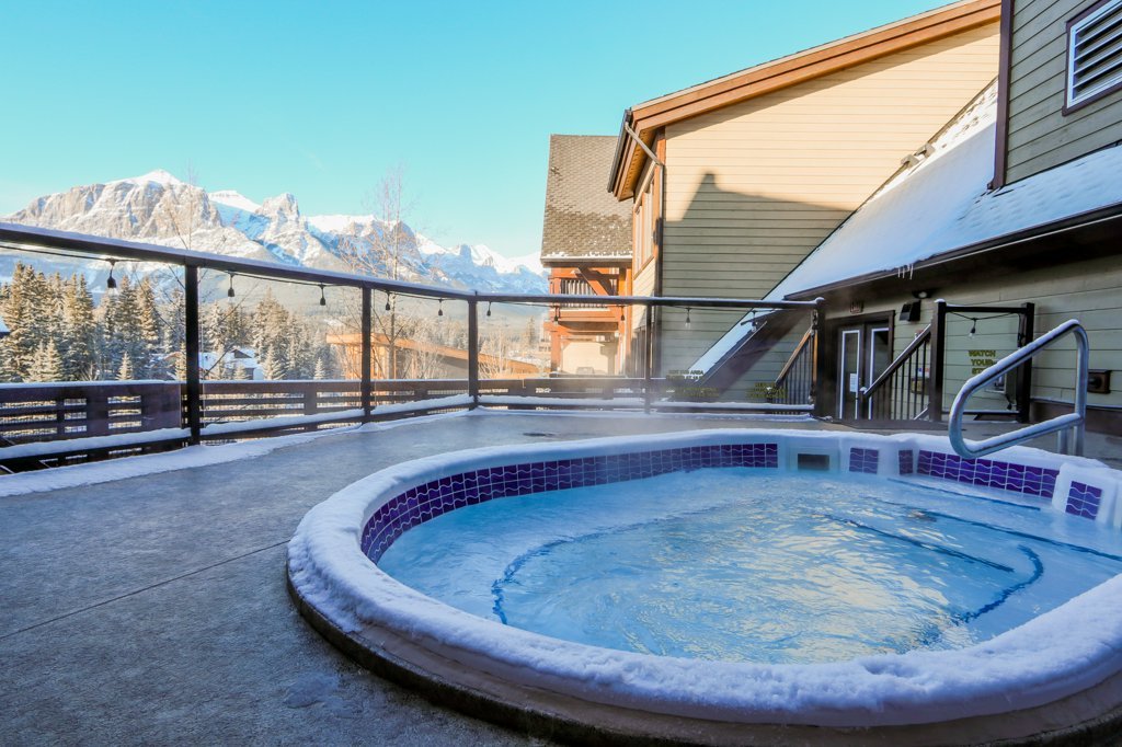 shared hot tub with view of the mountains in Rundle Cliffs Lodge